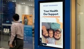 comprar A sinalização digital do banco melhora a experiência do cliente com atualizações em tempo real Sistemas de filas Displays de informações financeiras fabricação em linha