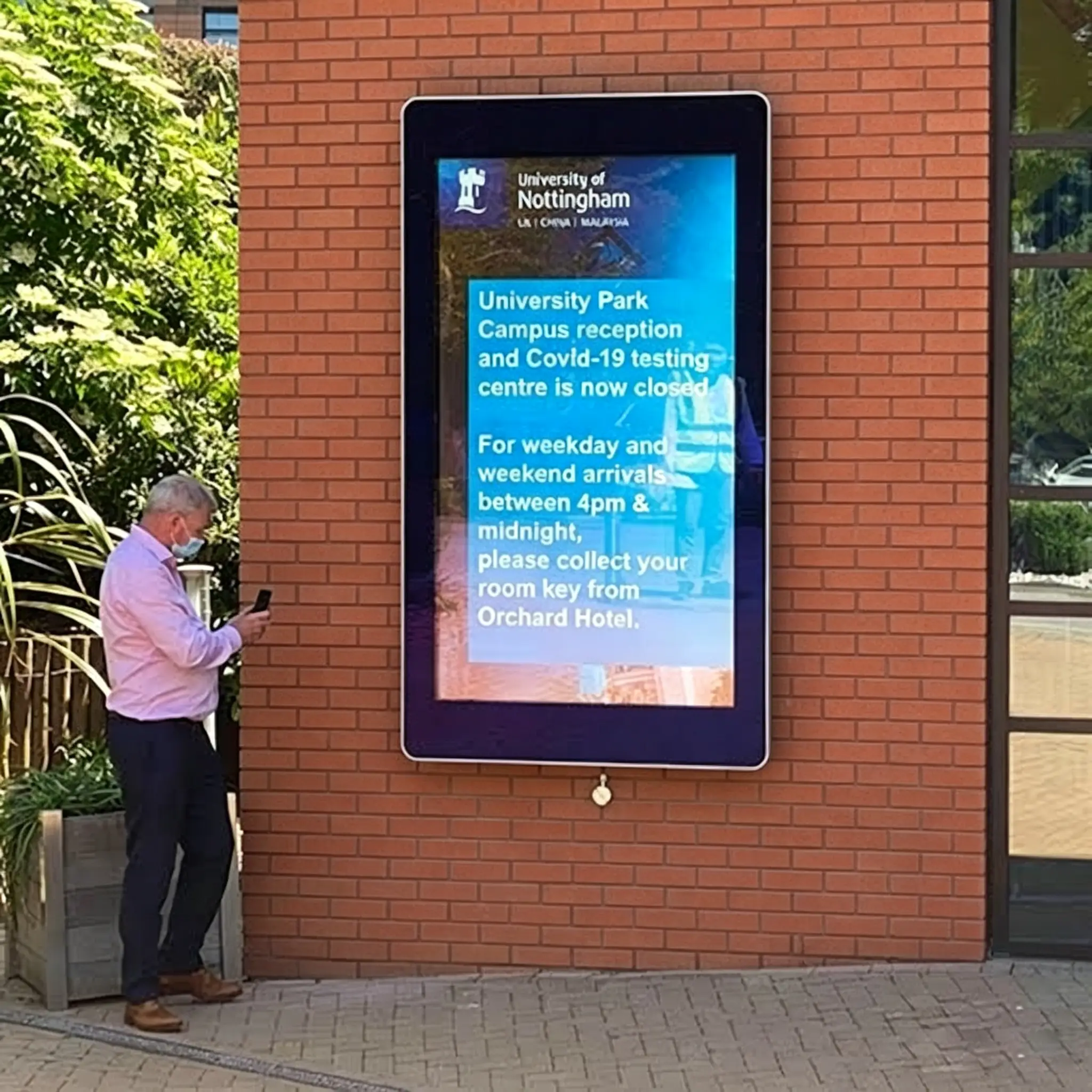 Long-Term Reliable Digital Signage Outdoor Screens 8+ Year Lifespan TCO Guide