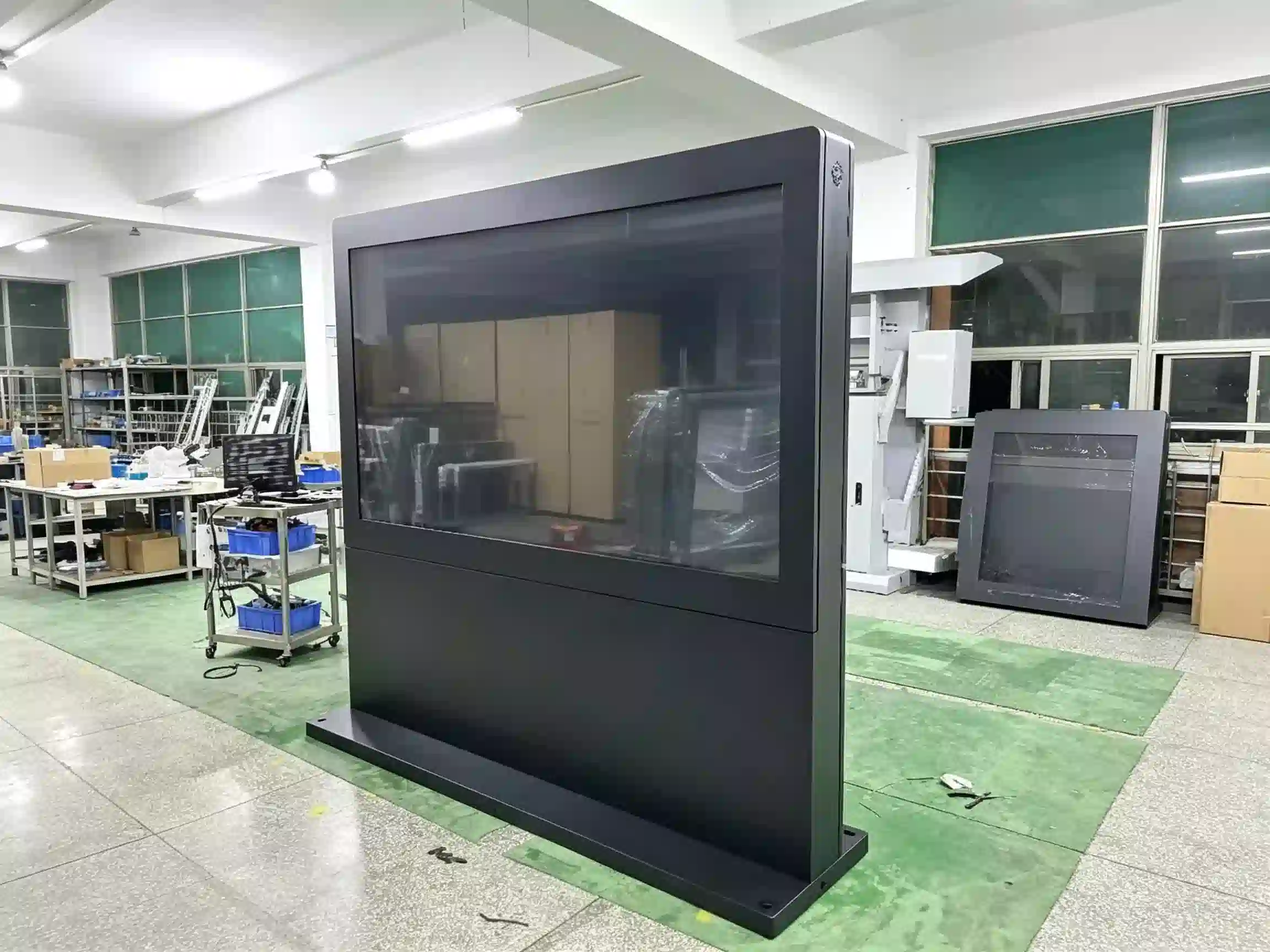 Landscape Outdoor Digital Signage Kiosk High-Brightness Horizontal Outdoor Display Qtenboard